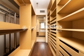 Beau Cloud Mansion 碧云楼 | Walk-in Closet in Master Bedroom