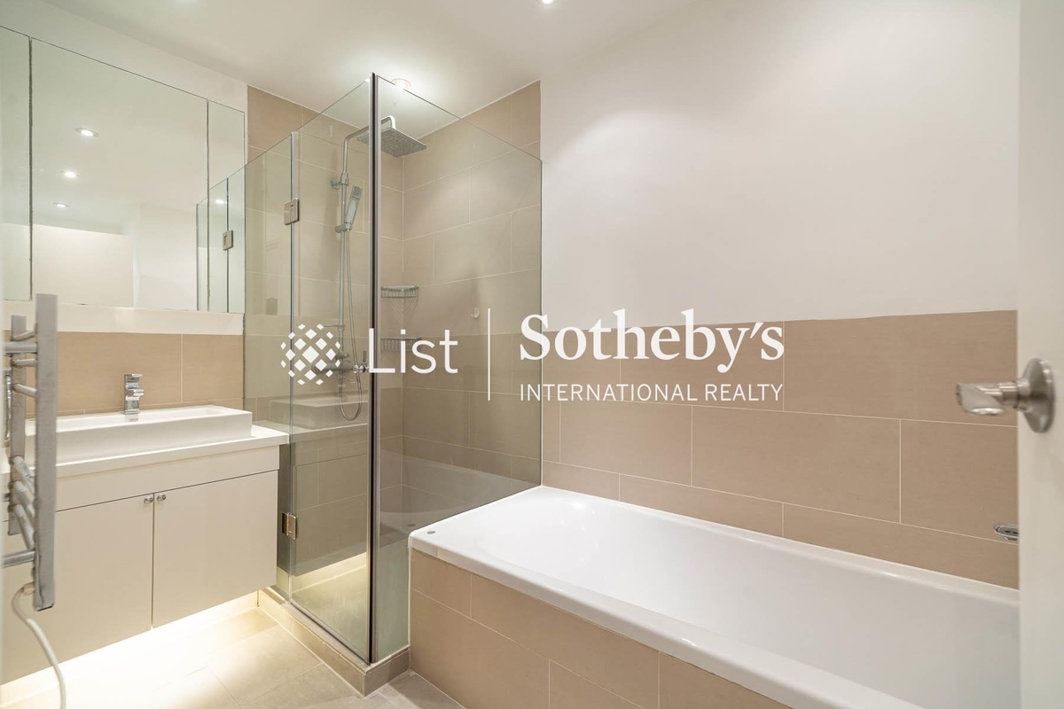 Best View Court 好景大廈 | Master Bathroom