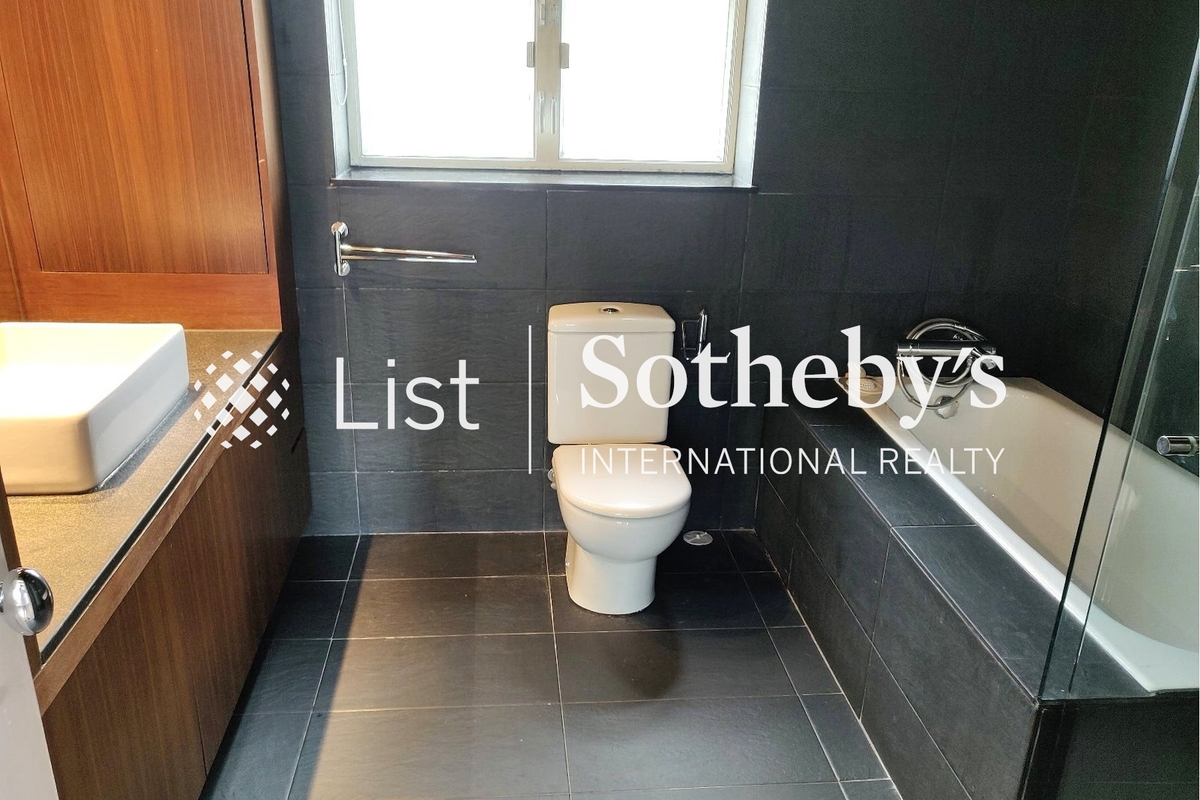 Kam Fai Mansion 锦辉大厦 | Master Bathroom