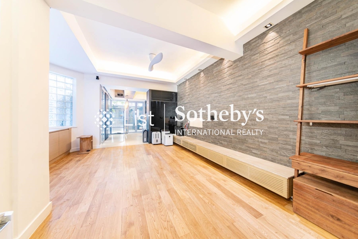 Pak Fai Mansion 百輝大廈 | Living and Dining Room