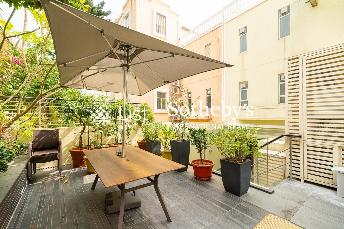 Redhill Peninsula 紅山半島 | Private Garden off Dining Room