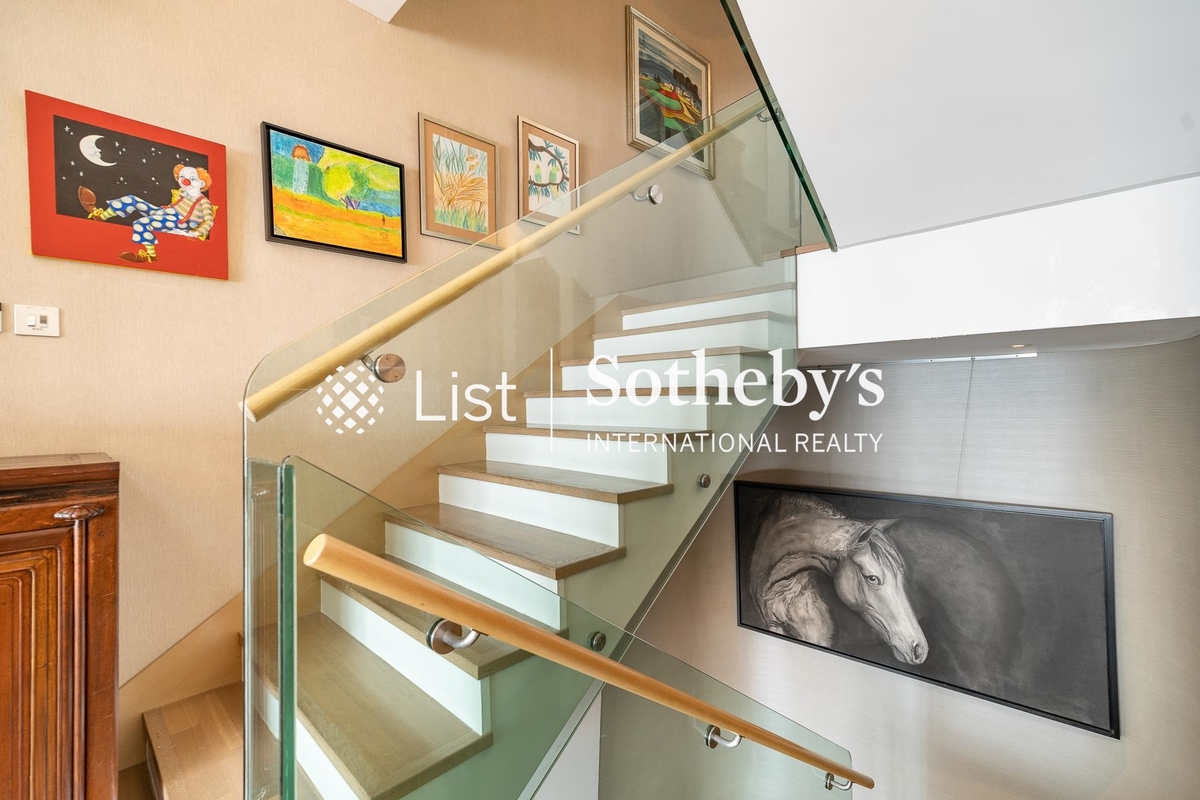 Redhill Peninsula 紅山半島 | Internal Staircase