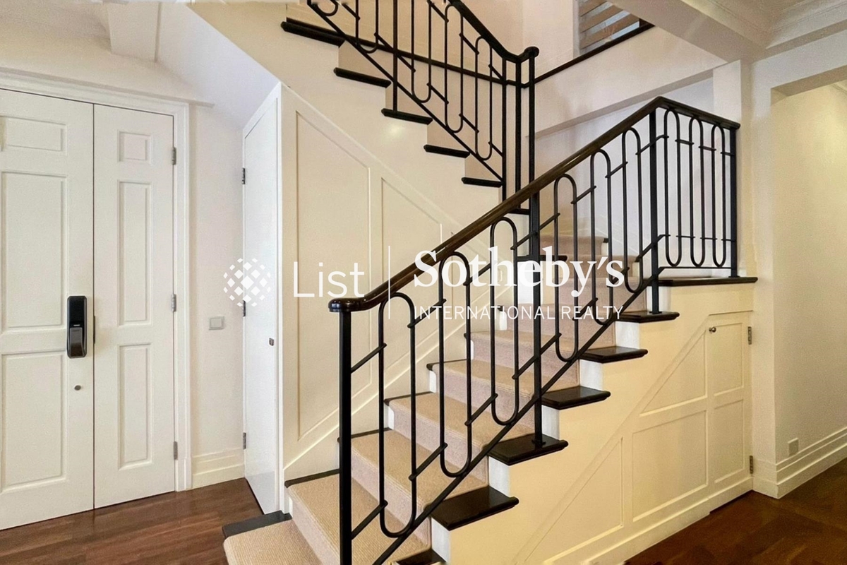 Catalina Mansions 嘉年大廈 | Internal Staircase