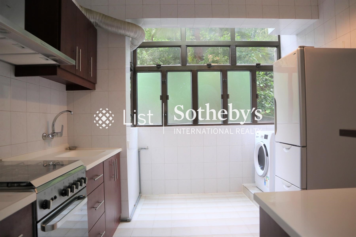 Horizon Mansion 崇華大廈 | Kitchen