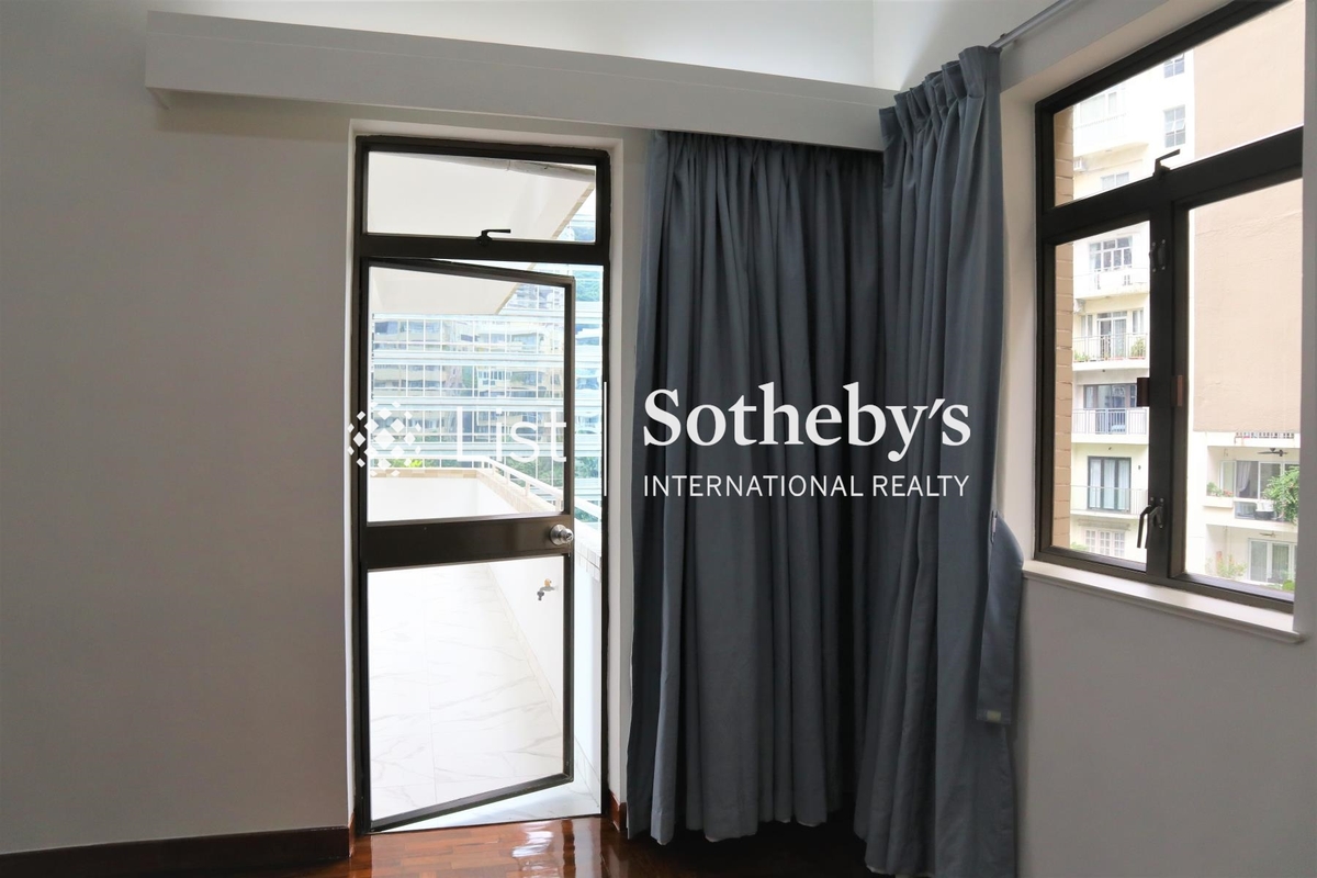 Horizon Mansion 崇華大廈 | Master Bedroom