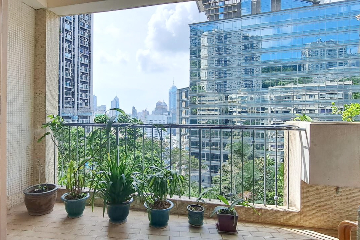 Glory Mansion 輝煌大廈 | Balcony off Living Room
