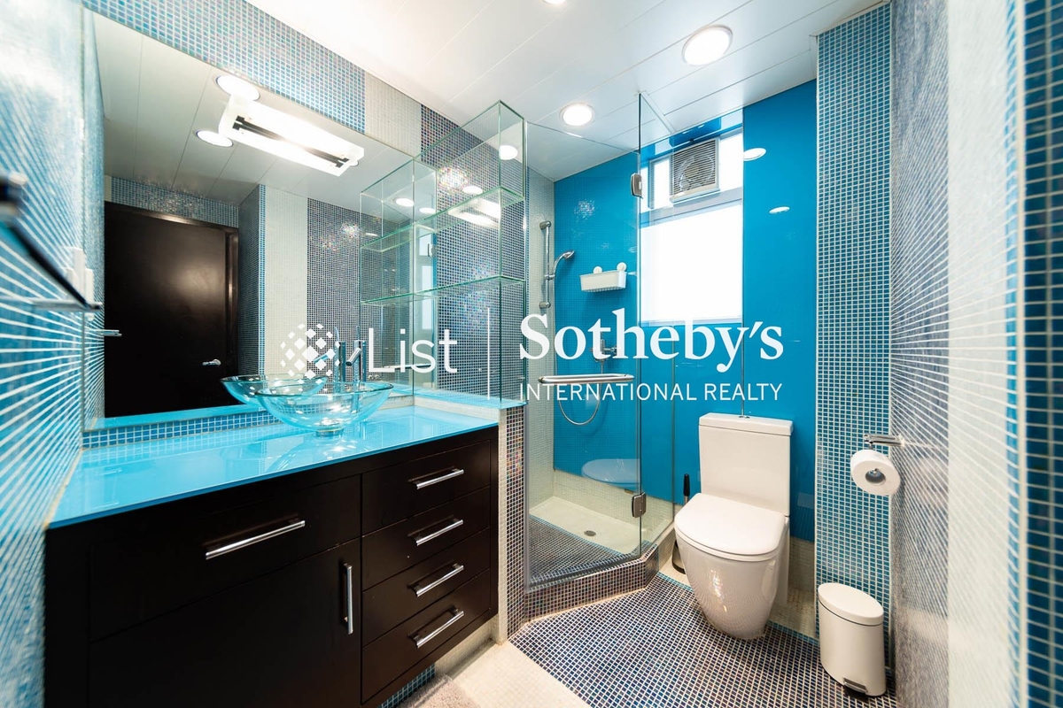 Glory Mansion 輝煌大廈 | Guest Bathroom