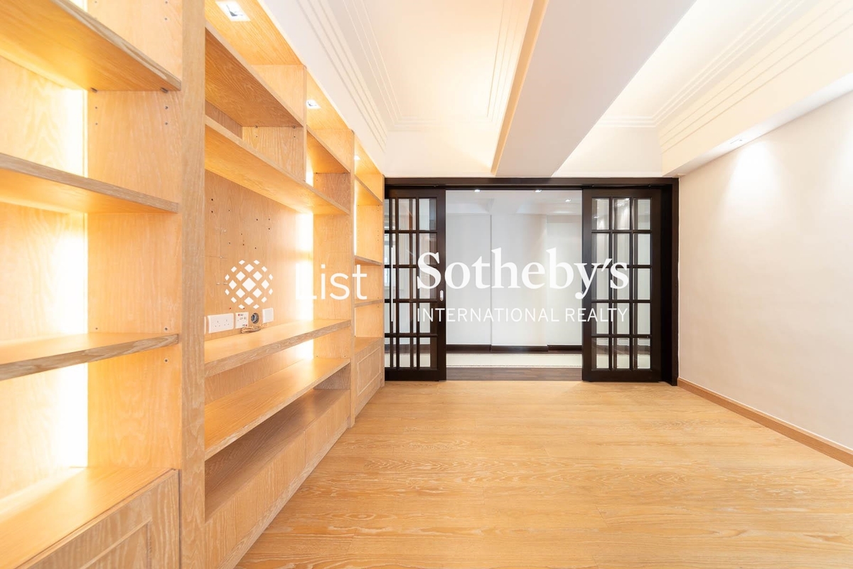 Glory Mansion 輝煌大廈 | Family Room