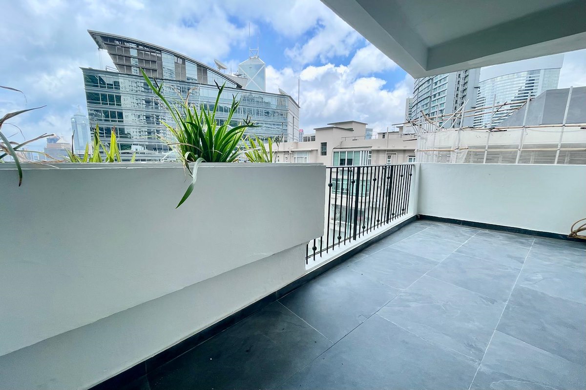 Glory Mansion 輝煌大廈 | Balcony off Living Room