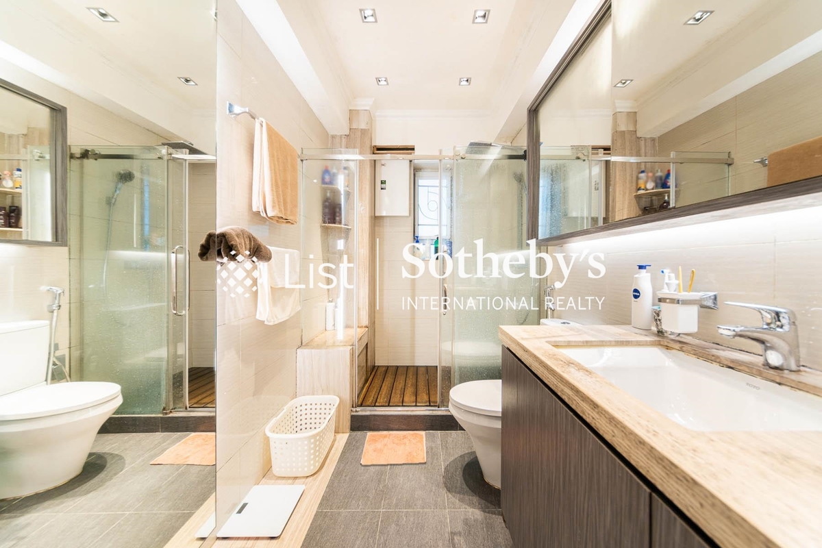 Grand House 柏齡大廈 | Shared En-suite Bathroom