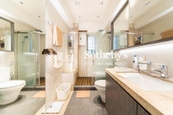 Grand House 柏齡大廈 | Shared En-suite Bathroom