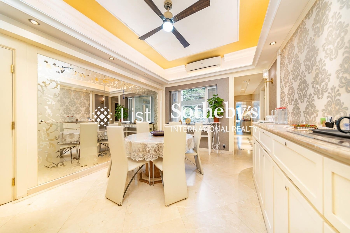 Grand House 柏齡大廈 | Living and Dining Room