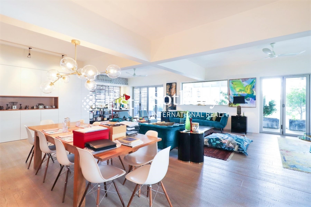 Grand House 柏齡大廈 | Living and Dining Room