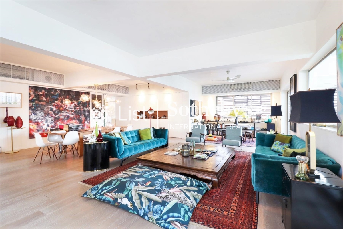 Grand House 柏齡大廈 | Living and Dining Room