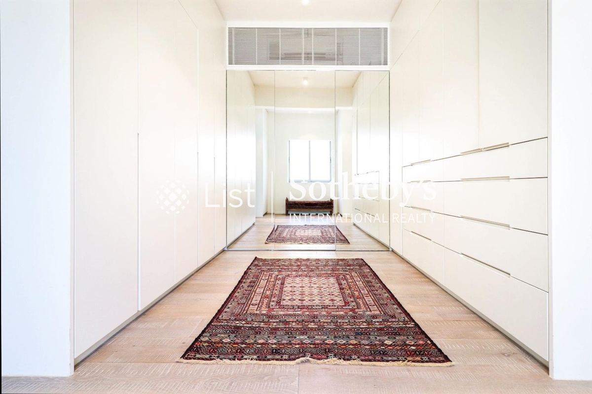 Grand House 柏齡大廈 | Walk-in Closet in Master Bedroom