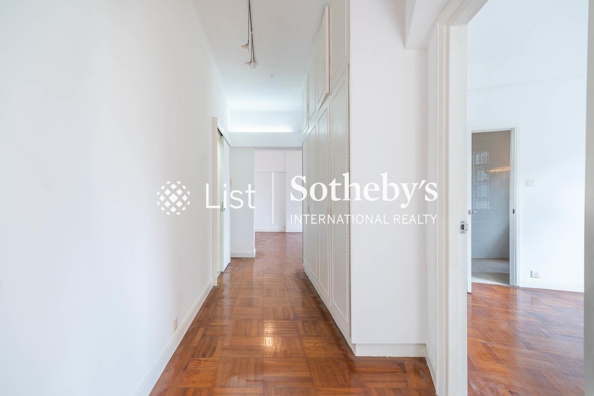 Grosvenor House 高雲大廈 | Corridor