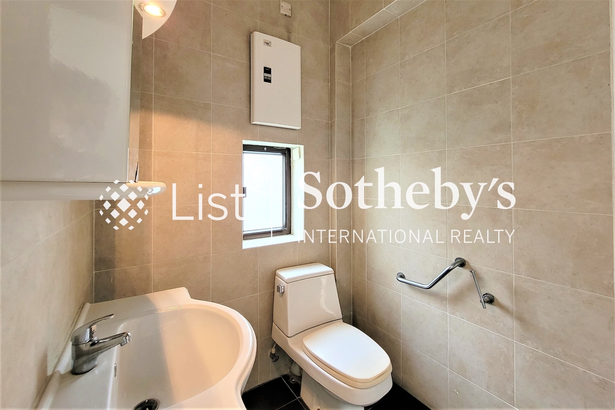 Grosvenor House 高雲大廈 | Master Bathroom