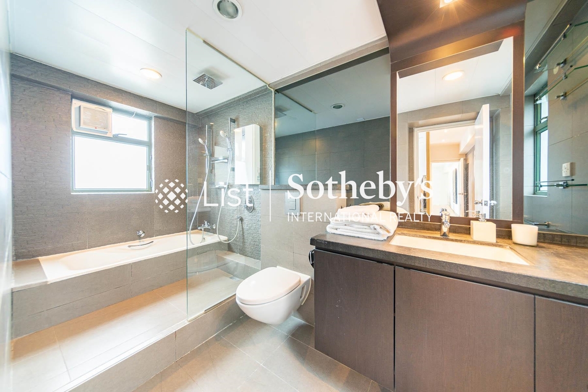 Monmouth Villa 萬茂苑 | Master Bathroom