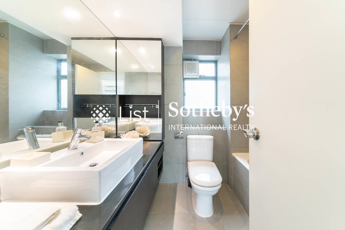 Monmouth Villa 萬茂苑 | Guest Bathroom