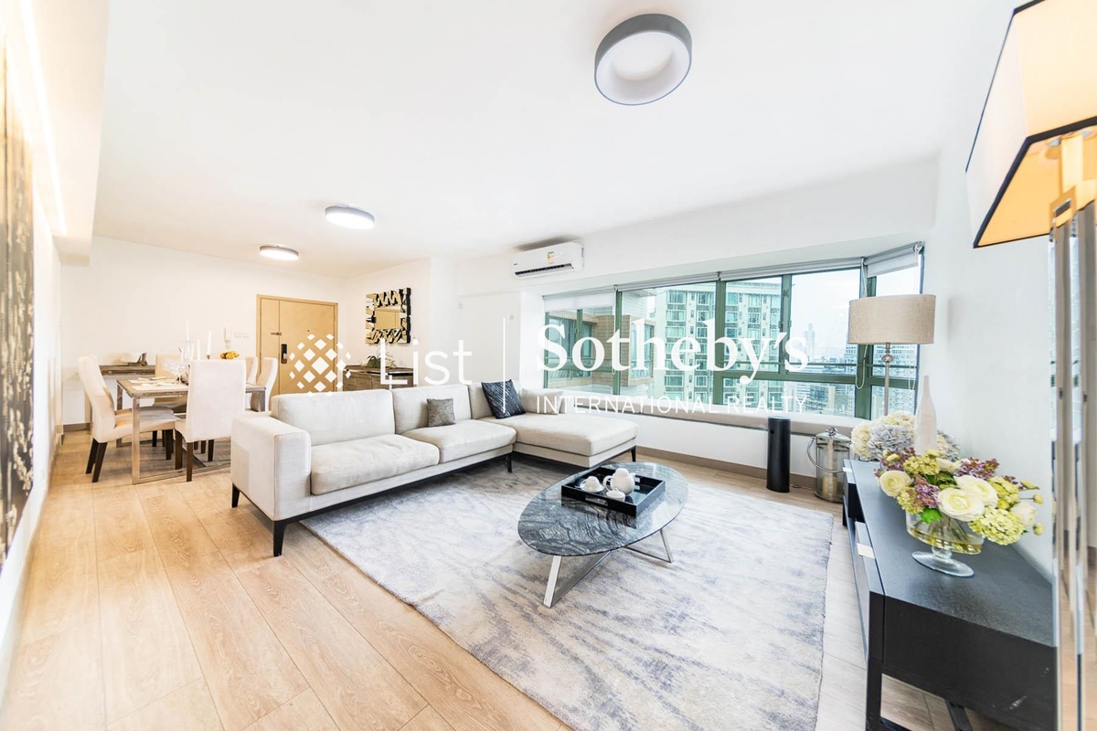 Monmouth Villa 萬茂苑 | Living and Dining Room