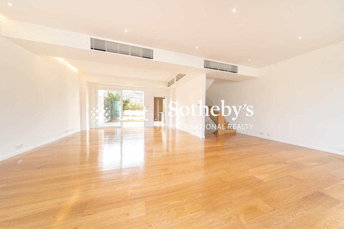 Redhill Peninsula 紅山半島 | Living and Dining Room