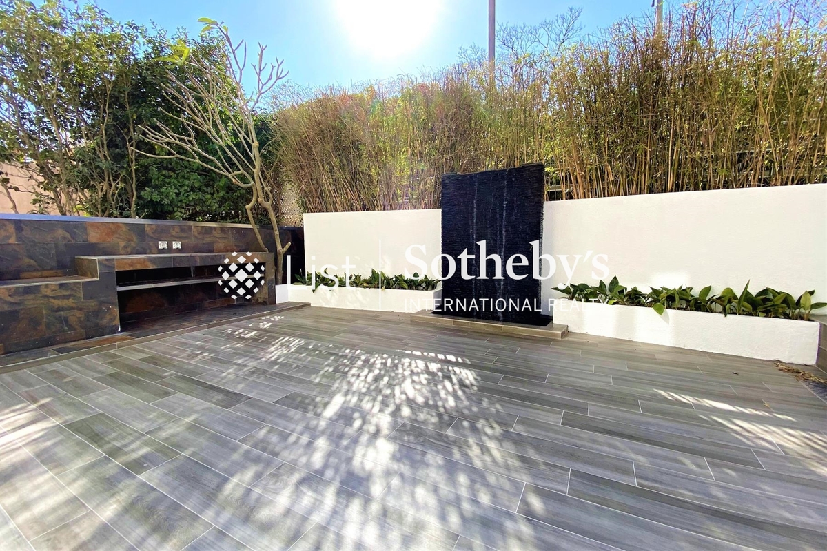 Redhill Peninsula 紅山半島 | Private Garden off Living and Dining Room