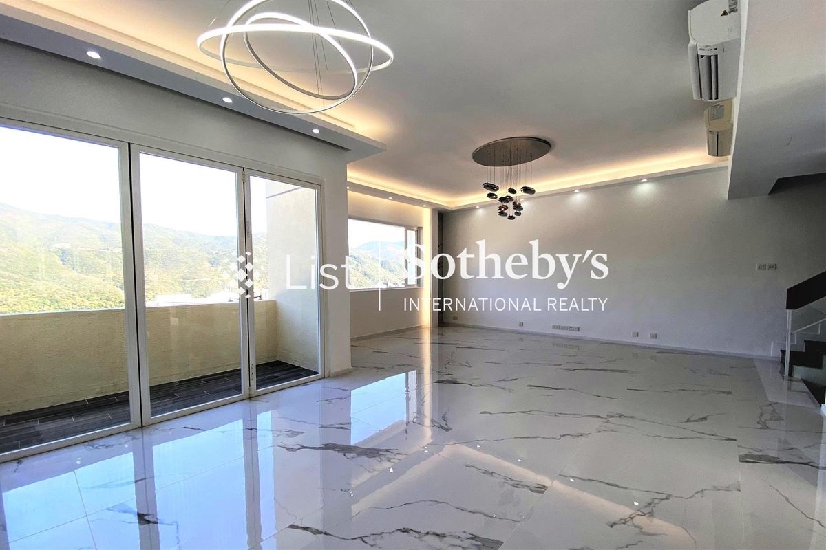 Redhill Peninsula 紅山半島 | Living and Dining Room