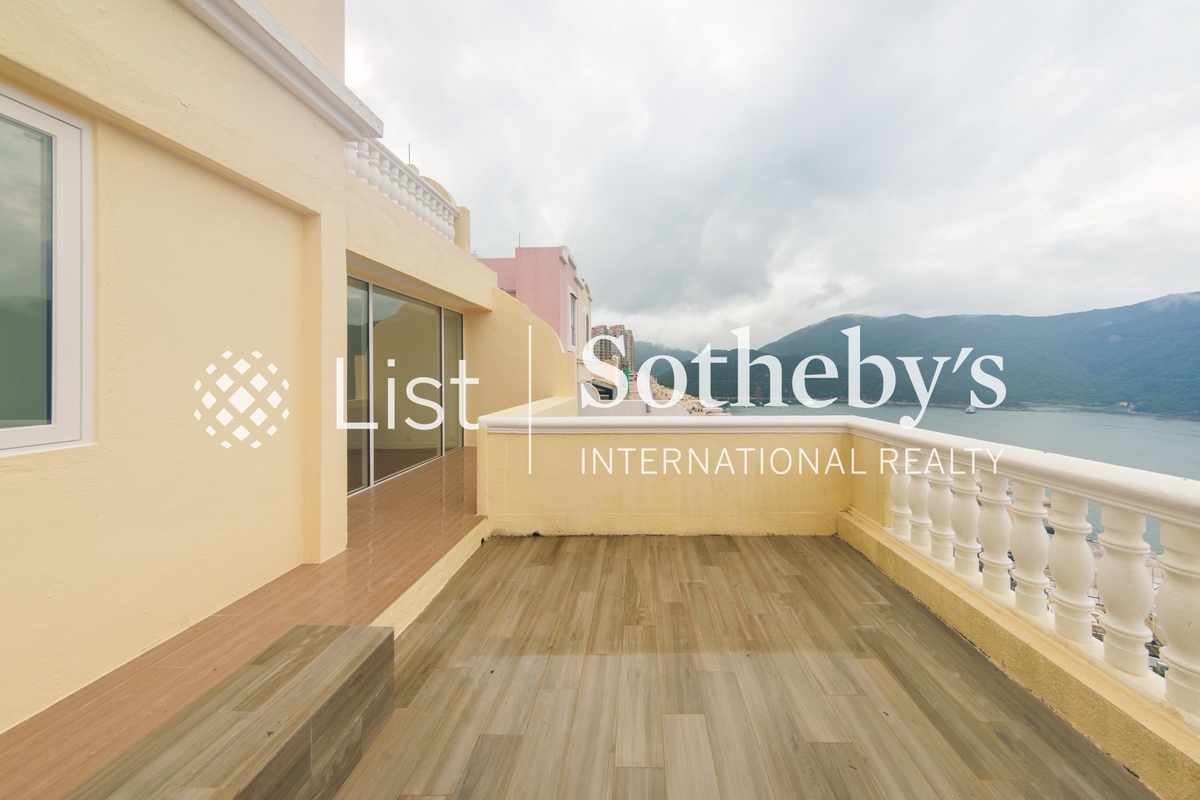 Redhill Peninsula 紅山半島 | Private Terrace off Master Bedroom