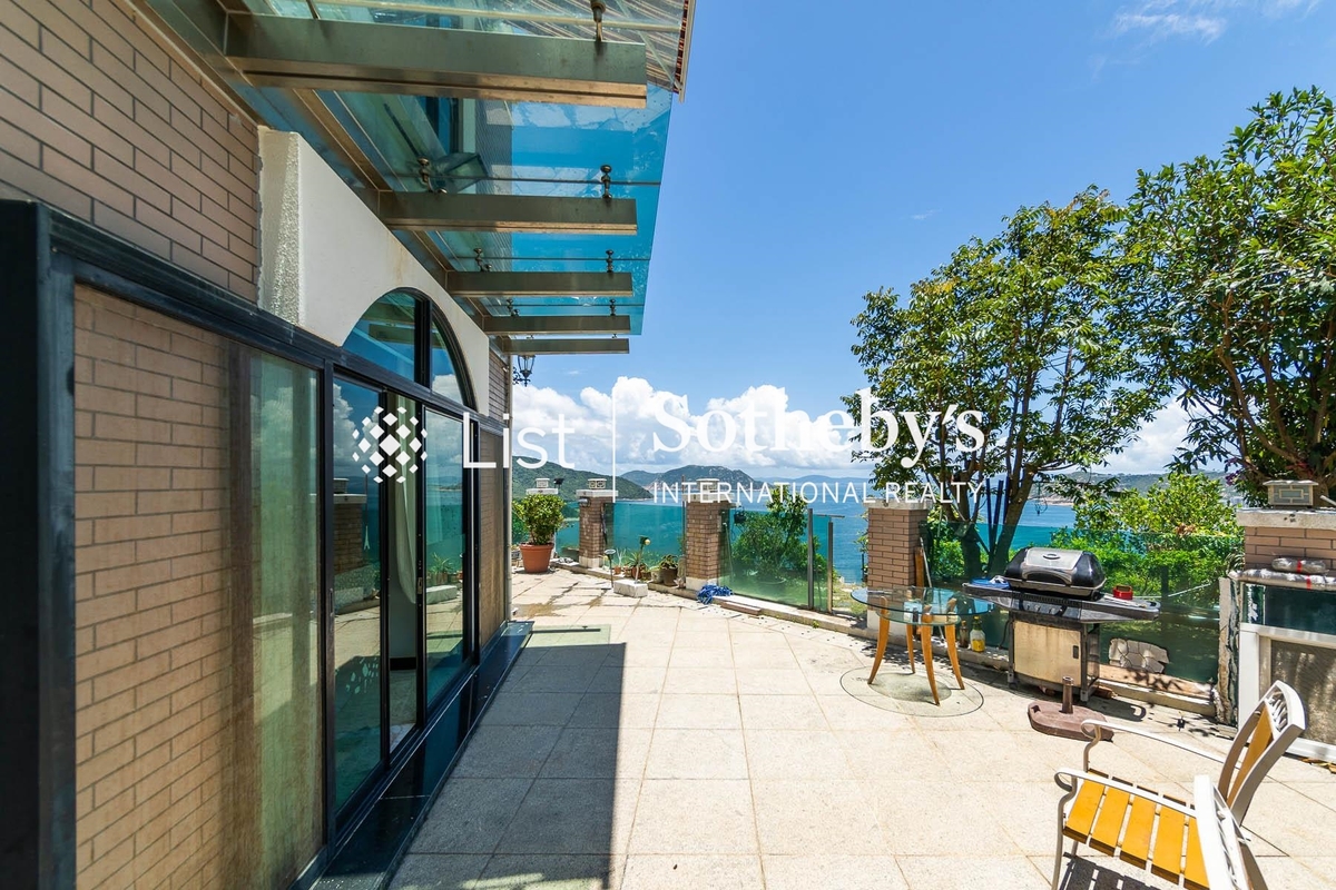 Villa Rosa 玫瑰園 | Private Garden off Living and Dining Room