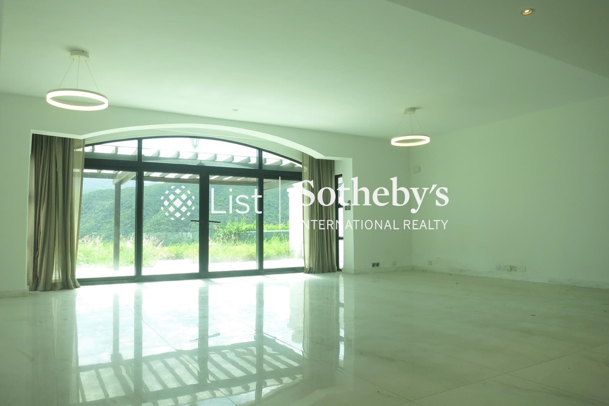 Villa Rosa 玫瑰園 | Living and Dining Room