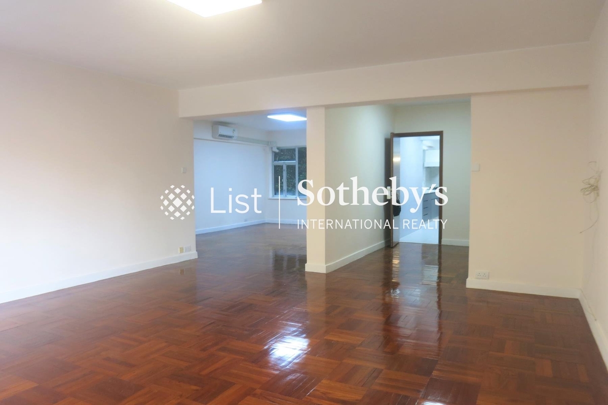 Dragon View 龍景樓 | Living and Dining Rooms