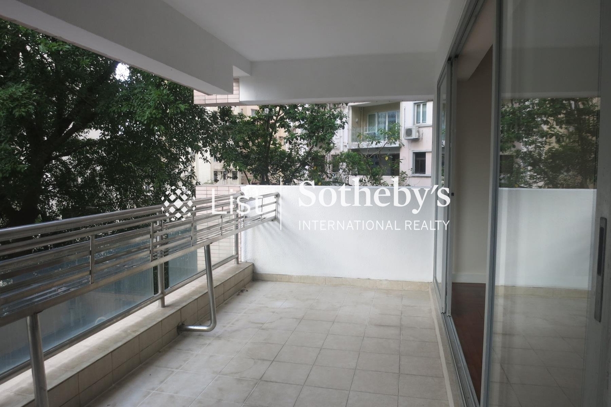 Dragon View 龍景樓 | Balcony off Living Room