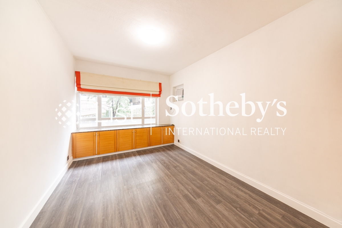 Dragon View 龍景樓 | Third Bedroom