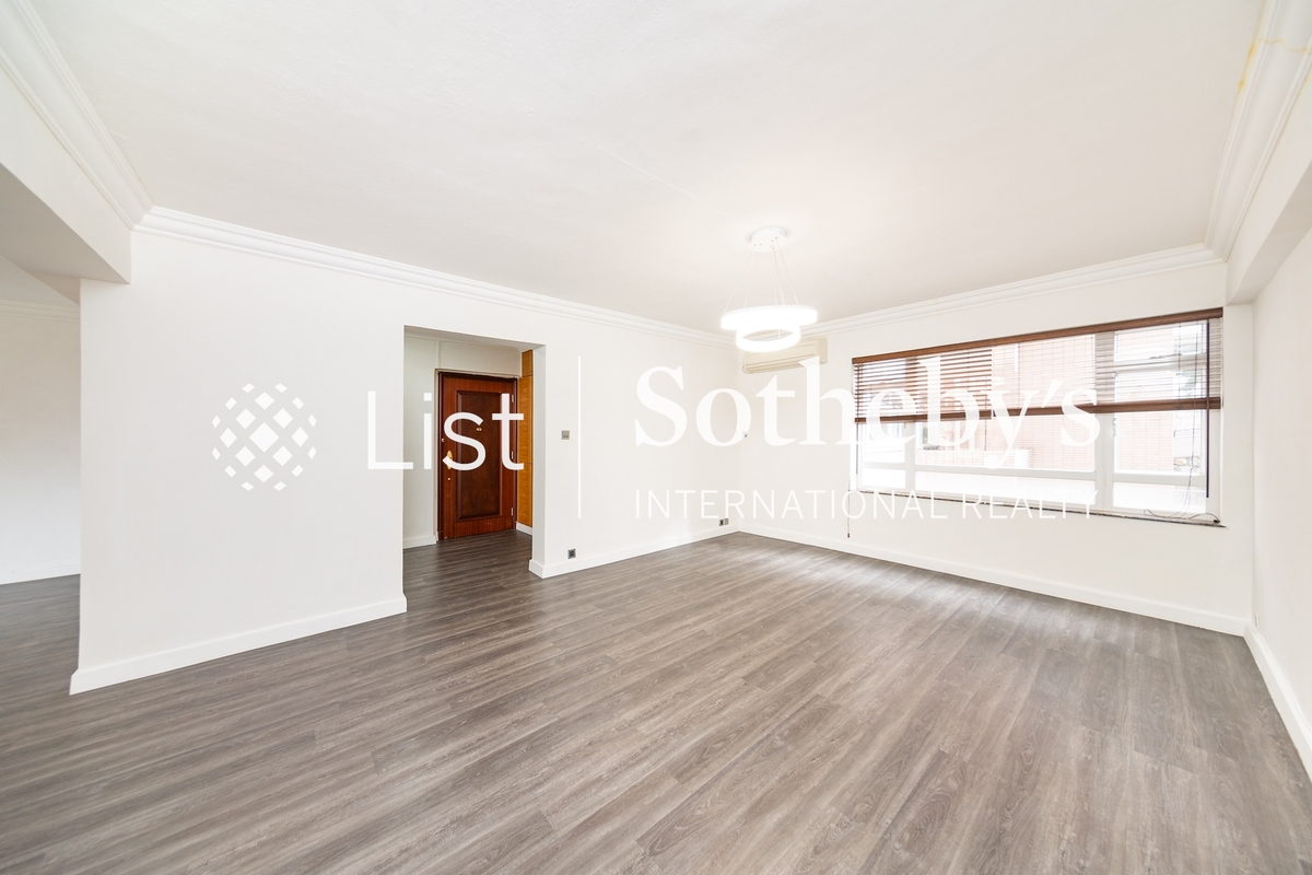 Dragon View 龍景樓 | Living and Dining Room