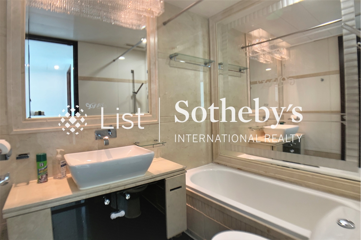 The Legend 名門 | Guest Bathroom