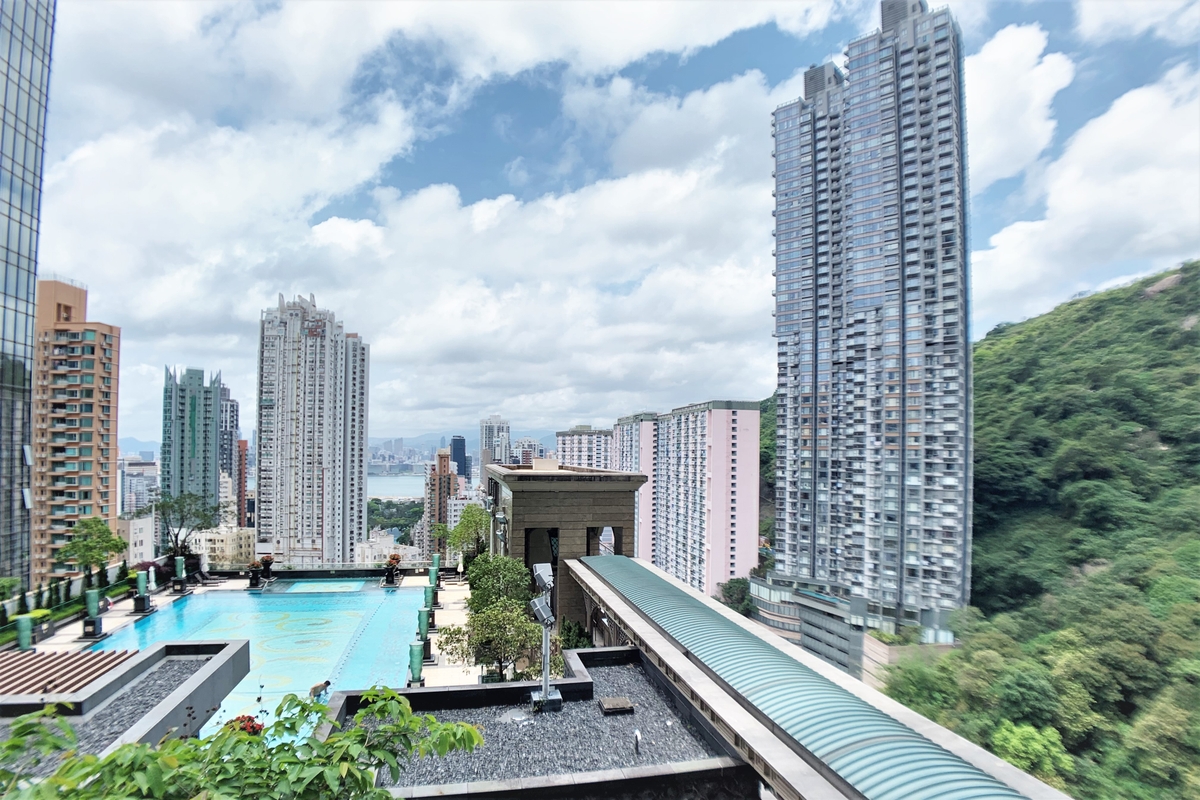 The Legend 名門 | View from Living and Dining Room