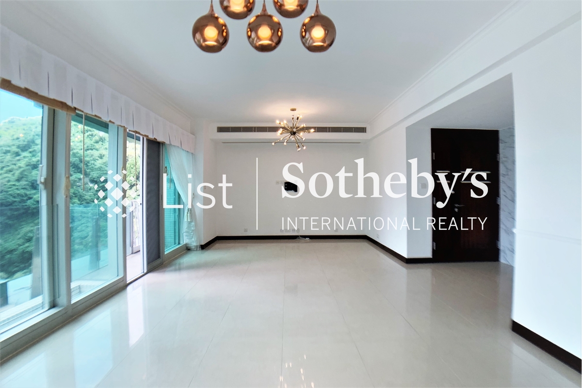 The Legend 名門 | Living and Dining Room