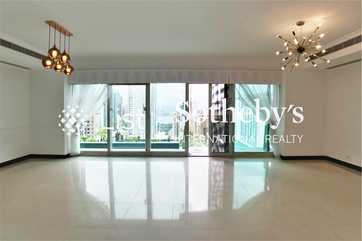 The Legend 名門 | View from Living Room