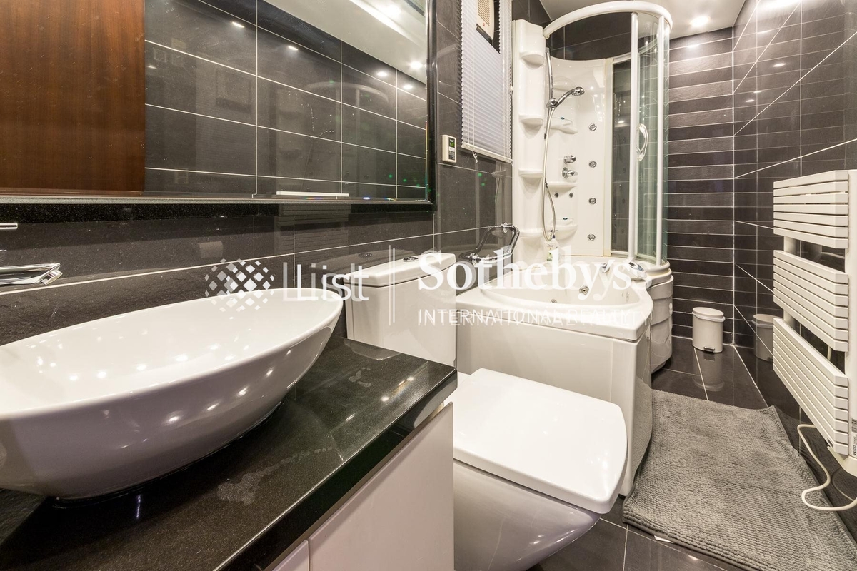 Celeste Court 蔚雲閣 | Master Bathroom