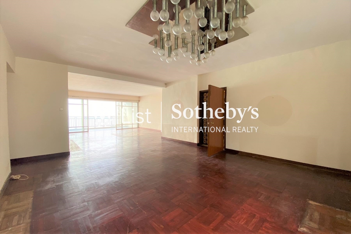 Repulse Bay Garden 麗景園 | Living and Dining Room