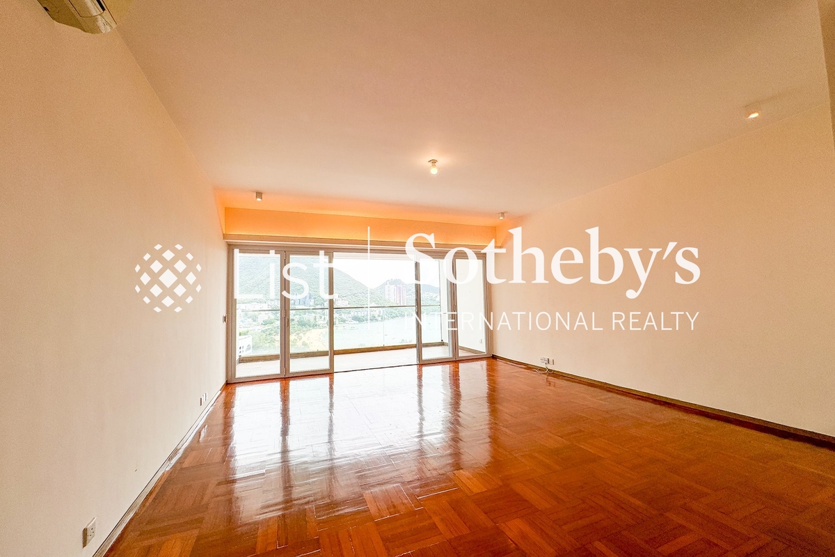 Repulse Bay Garden 麗景園 | Living and Dining Room