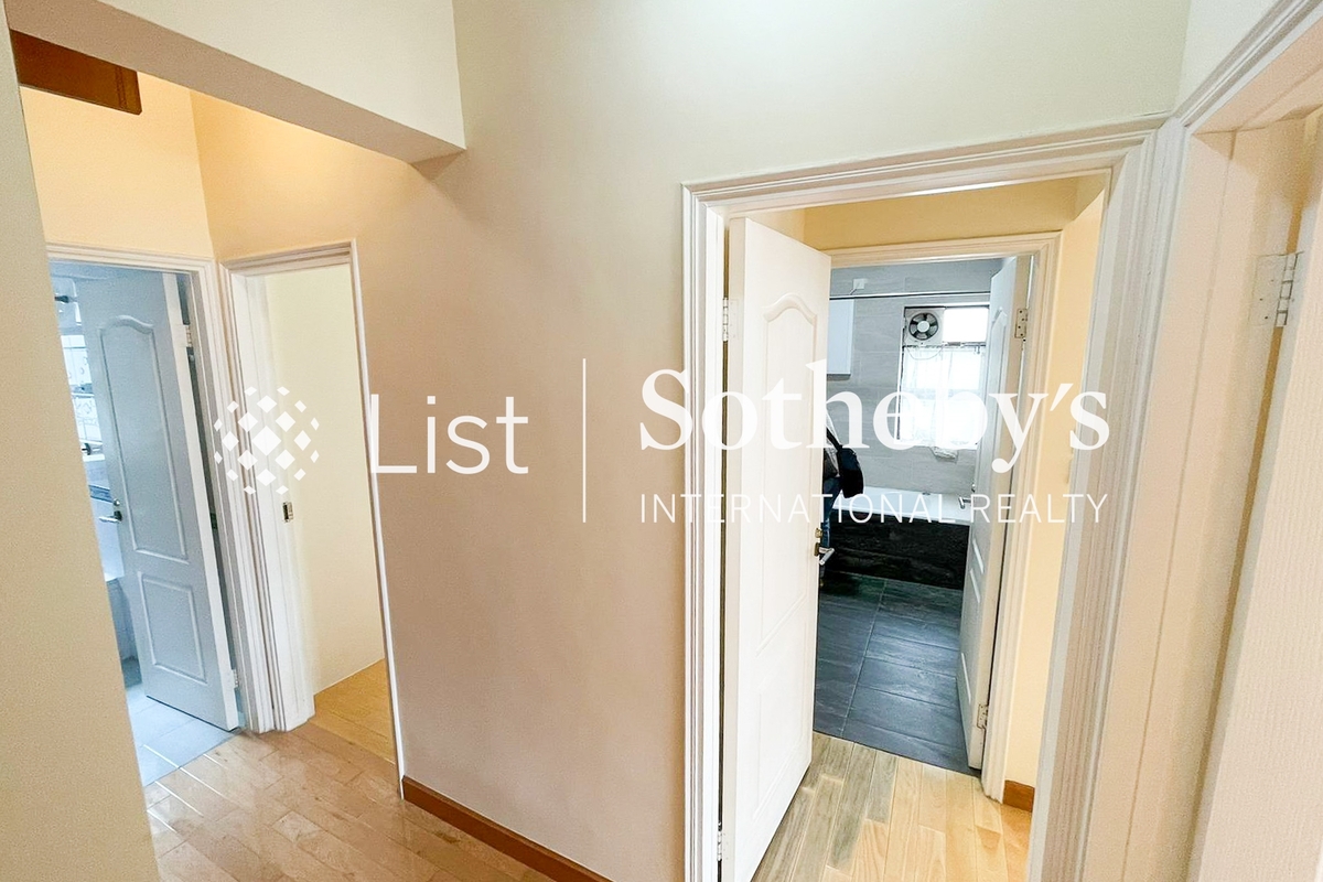 Repulse Bay Garden 麗景園 | Corridor