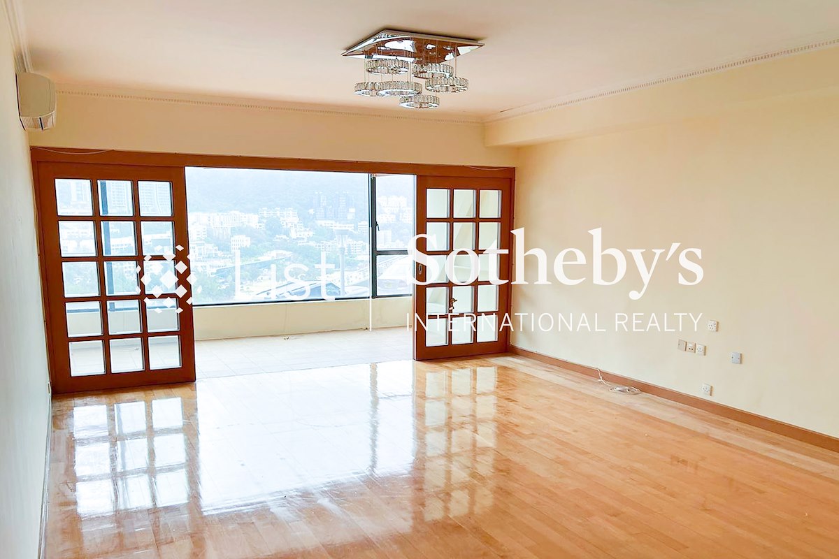Repulse Bay Garden 丽景园 | Living and Dining Room