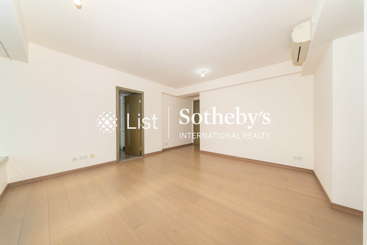 Centre Point 尚賢居 | Living and Dining Room