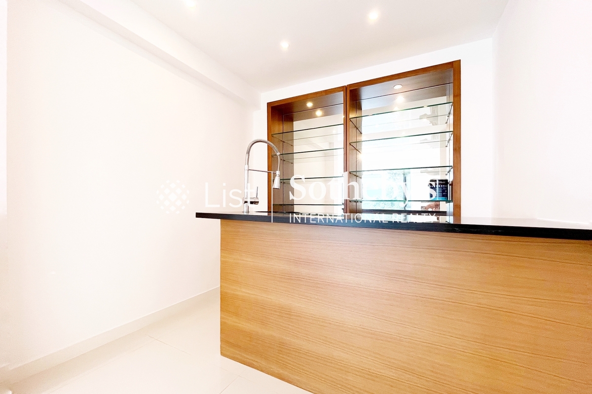 Carmel Hill 海明山 | Open Bar in Living Room