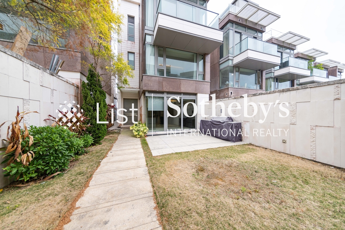 No. 6 Stanley Beach Road 赤柱灘道6號 | Private Garden off Kitchen