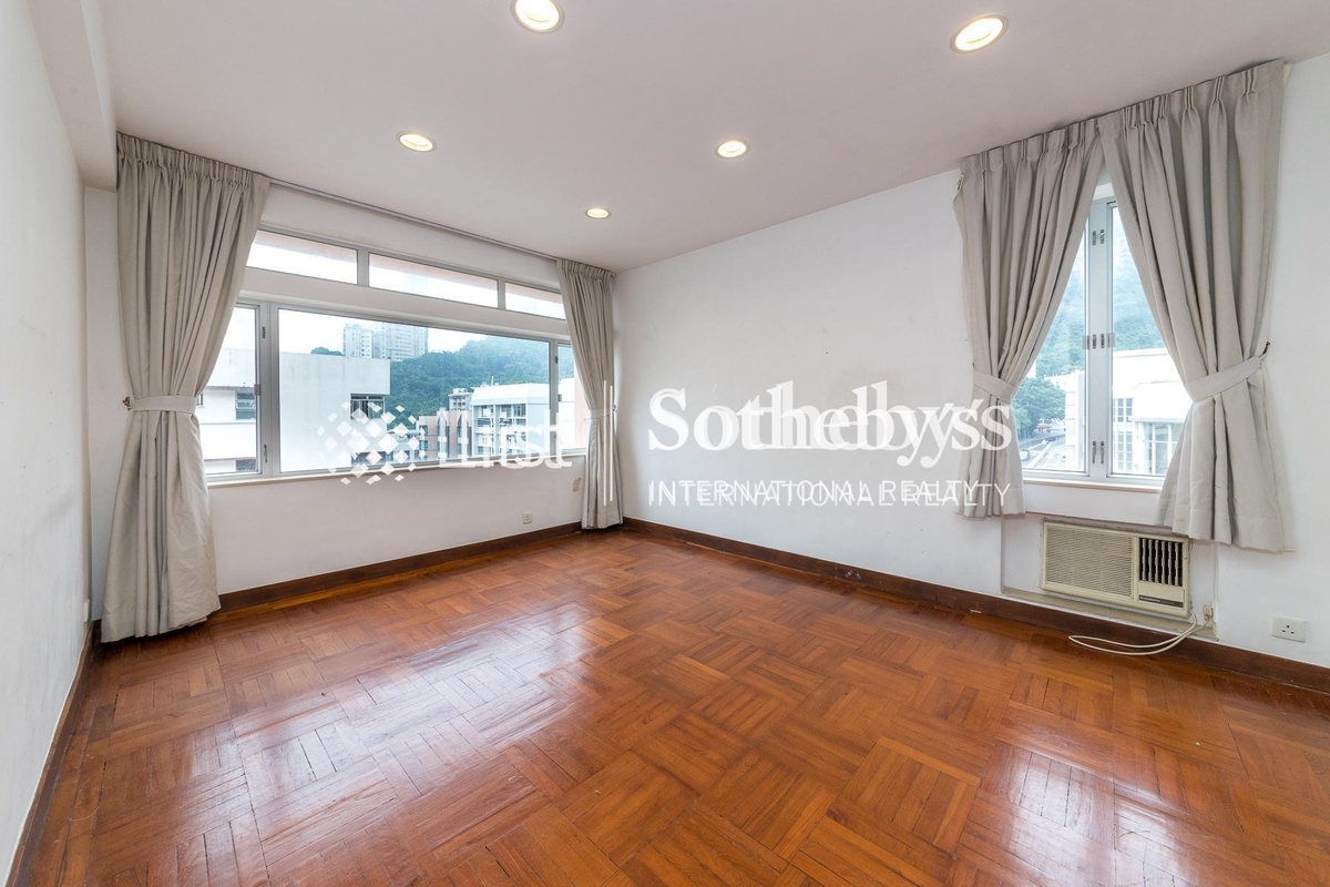 No. 9 Broom Road 蟠龍道9號 | Master Bedroom