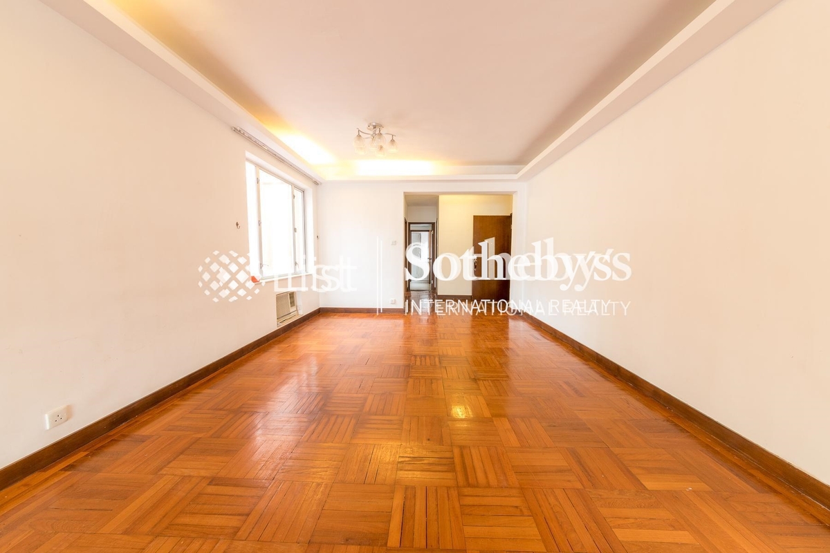 No. 9 Broom Road 蟠龍道9號 | Living and Dining Room