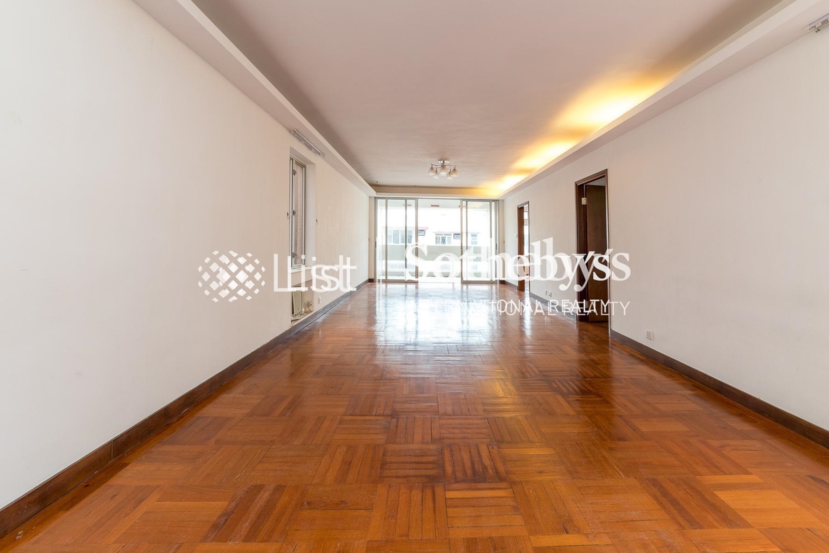 No. 9 Broom Road 蟠龍道9號 | Living and Dining Room