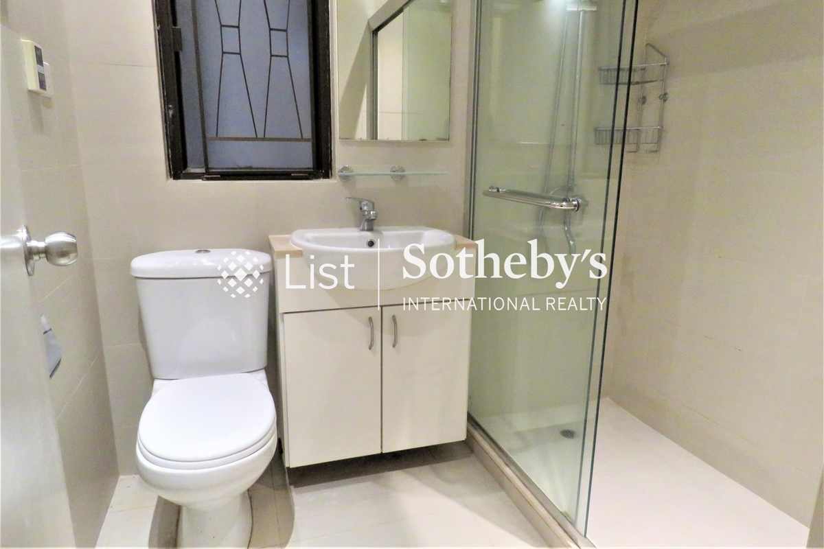 No. 9 Broom Road 蟠龍道9號 | Guest Bathroom